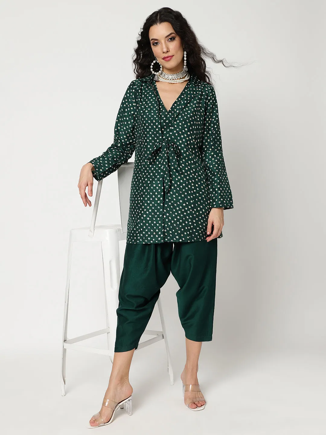 Bandhani Foil Printed Jumpsuit With Stylish Collared Shrug (Set Of 1)