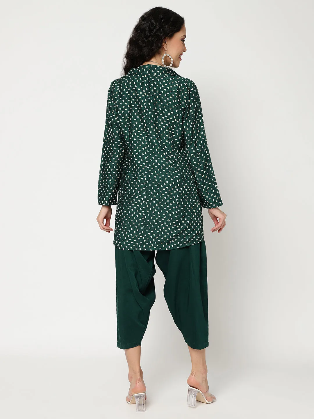 Bandhani Foil Printed Jumpsuit With Stylish Collared Shrug (Set Of 1)