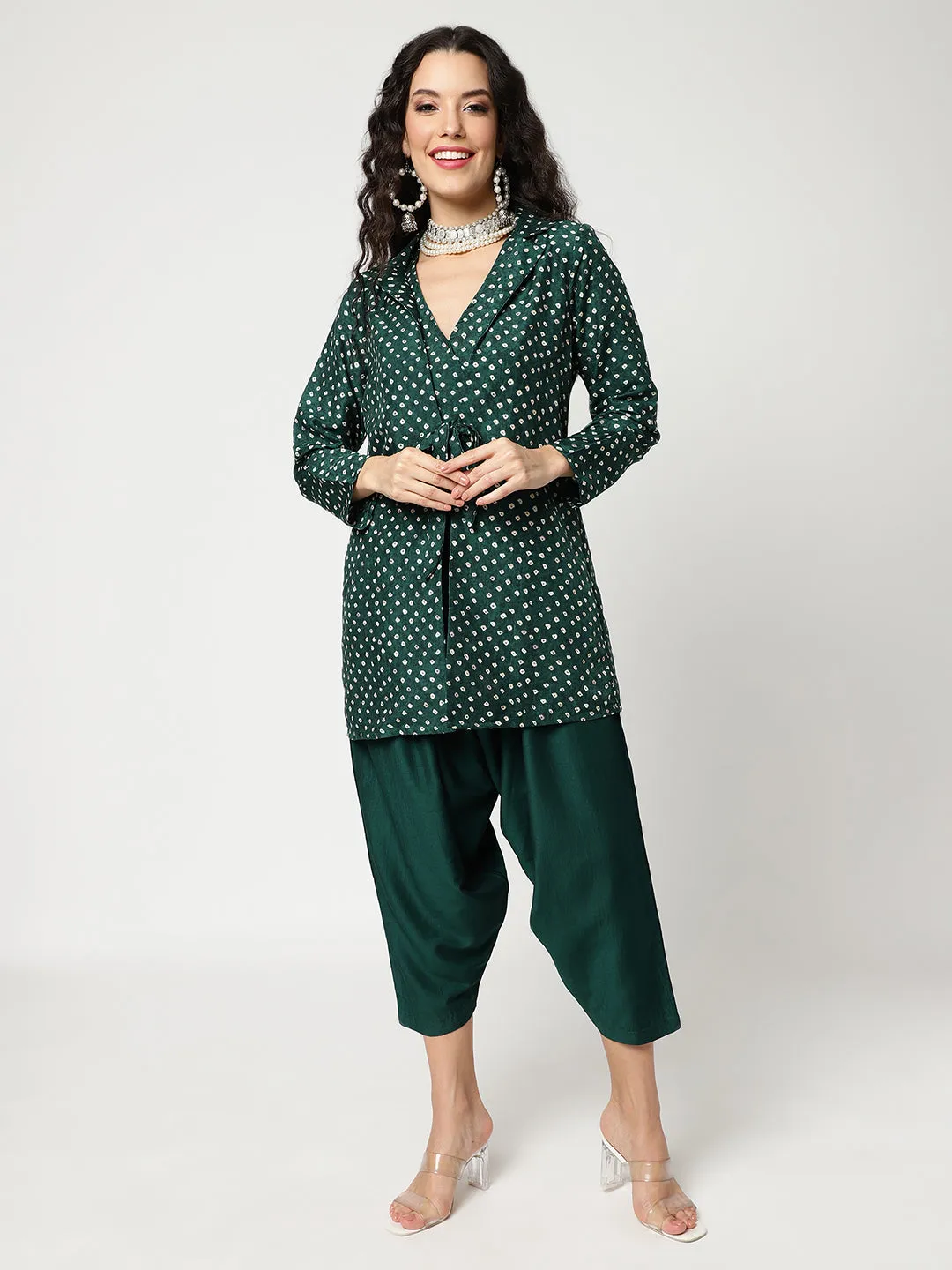 Bandhani Foil Printed Jumpsuit With Stylish Collared Shrug (Set Of 1)