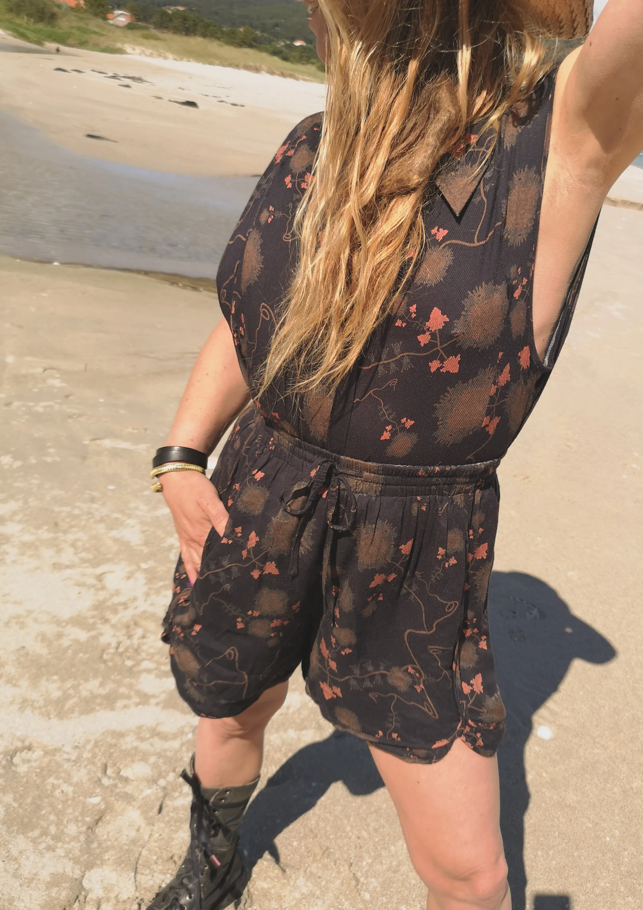 BLOUSE SHORT SLEEVELESS - RAYON print black/rust