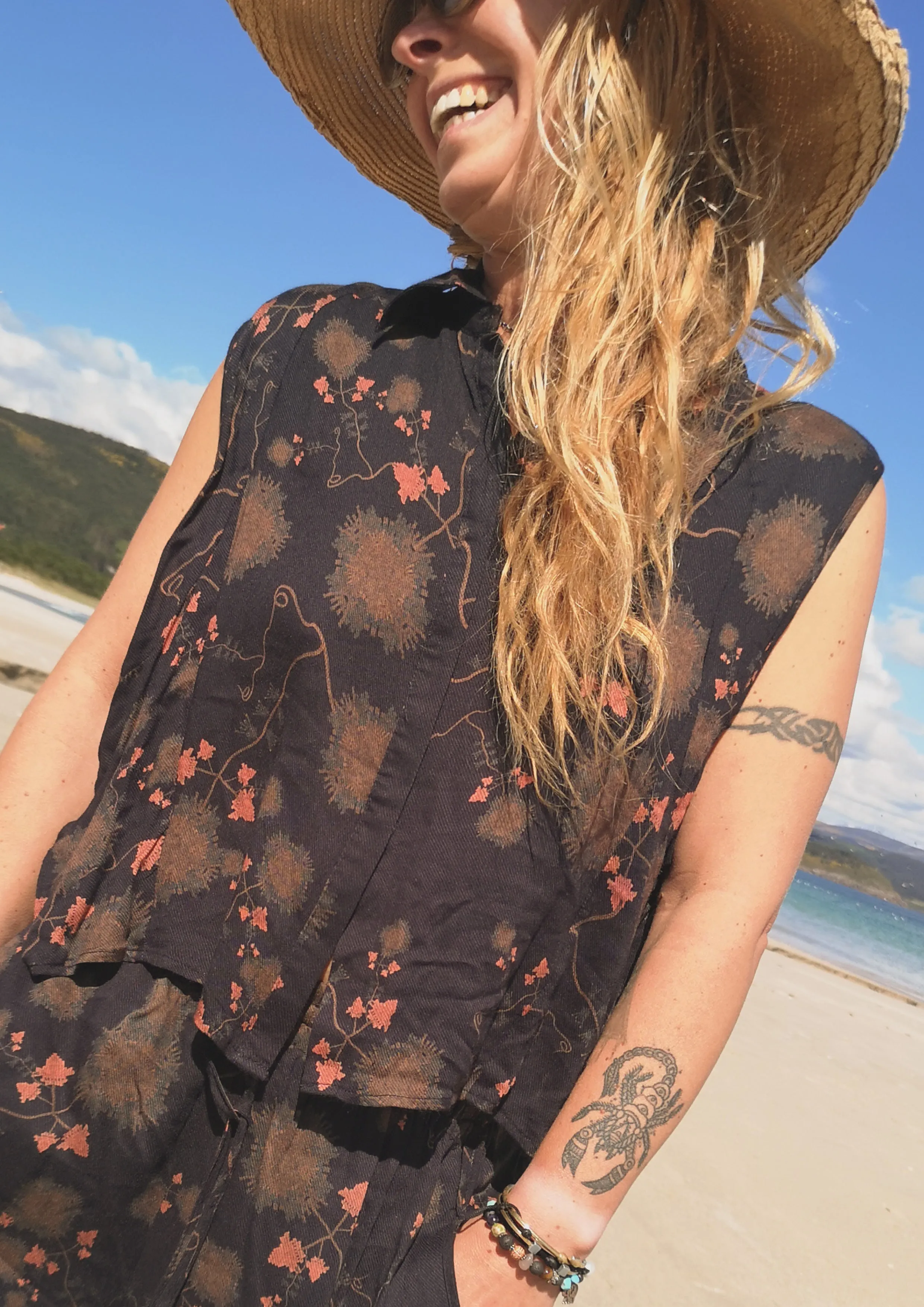 BLOUSE SHORT SLEEVELESS - RAYON print black/rust