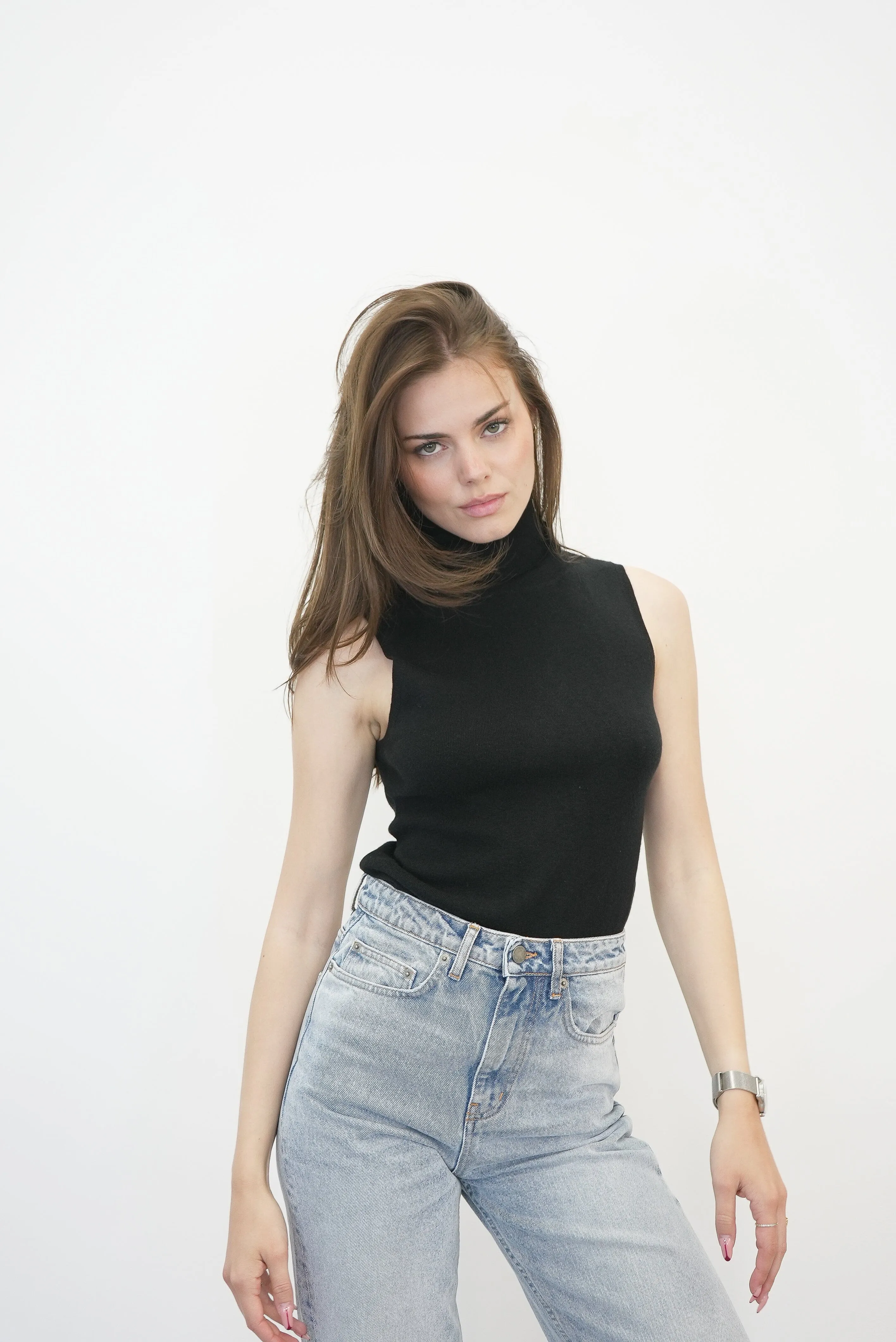 KAYLA SLEEVELESS KNITTED KNIT IN BLACK