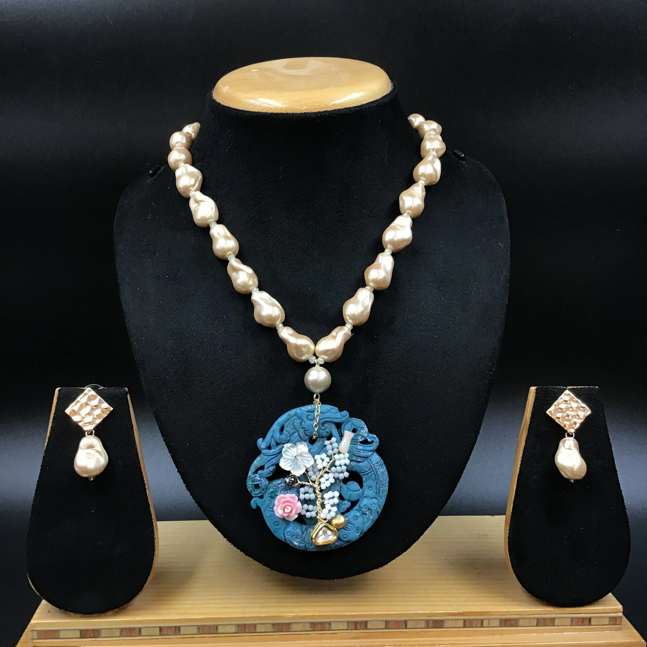 Stylish Pendant Set 3474-68
